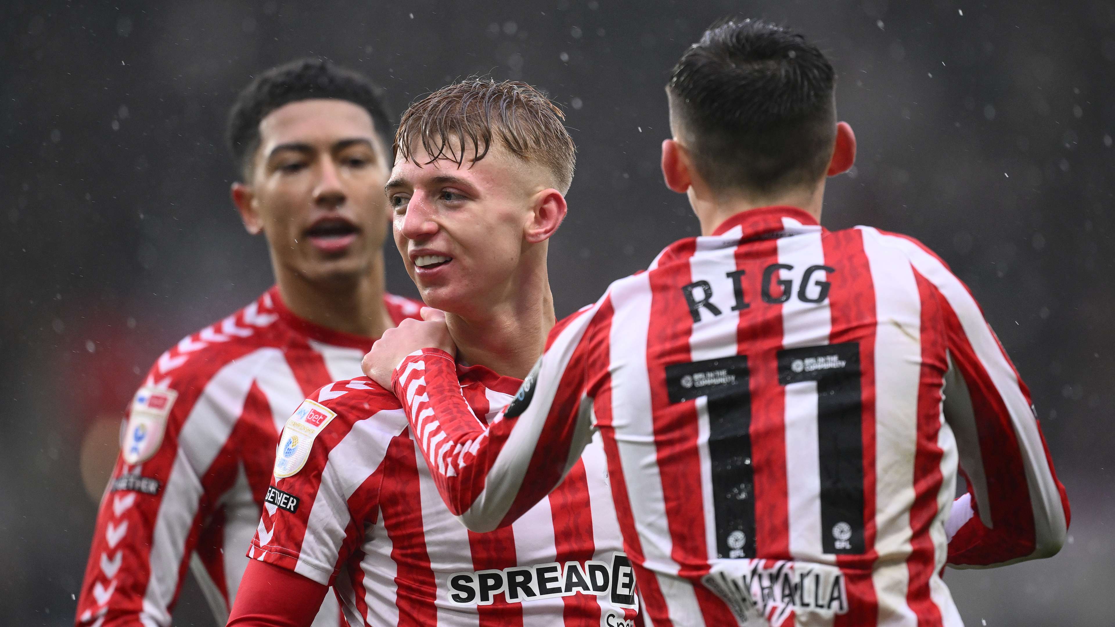 阿里前女友透视裙上街晒照引发热议粉丝纷纷评论欣赏