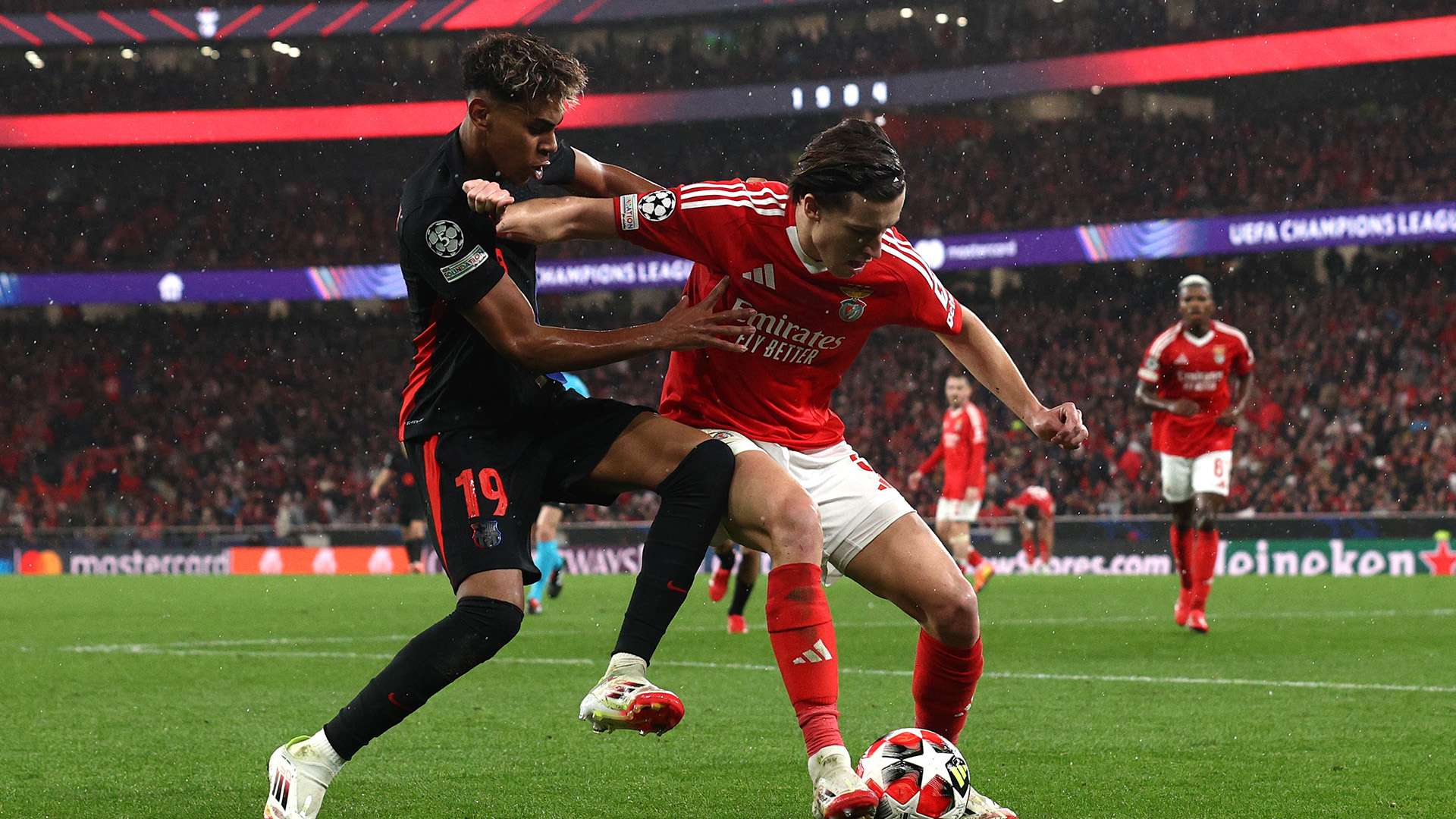 中超赛季揭晓 大连人与深圳双双降级中甲命运待续